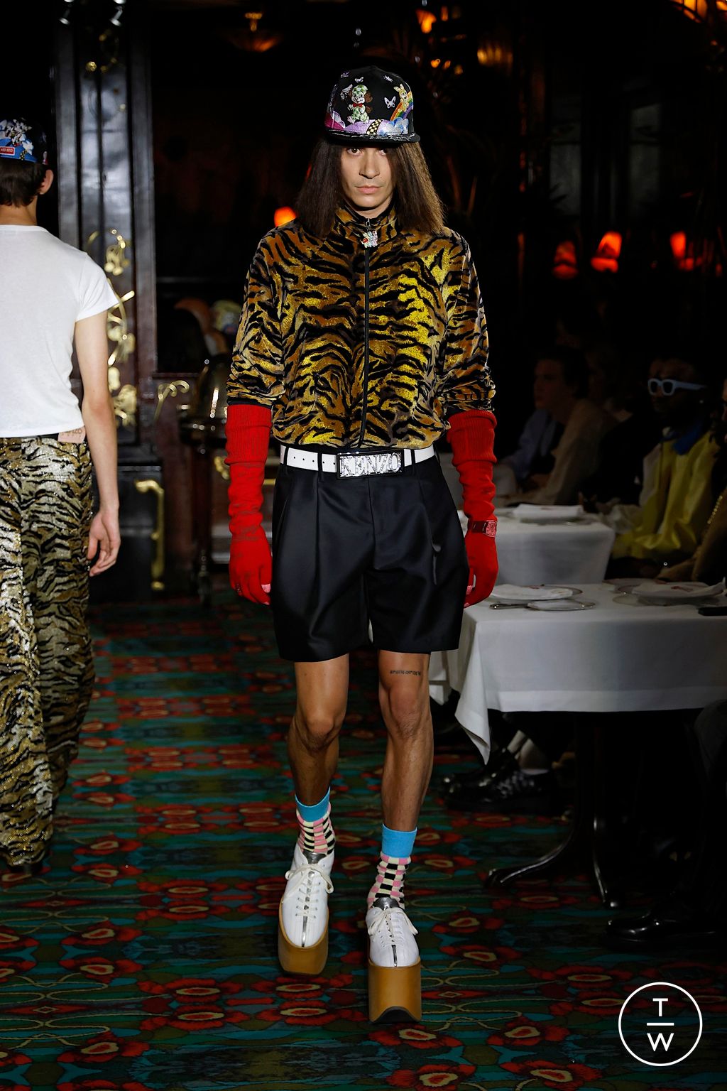 Fashion Week Paris Spring/Summer 2026 look 19 from the Kenzo collection menswear