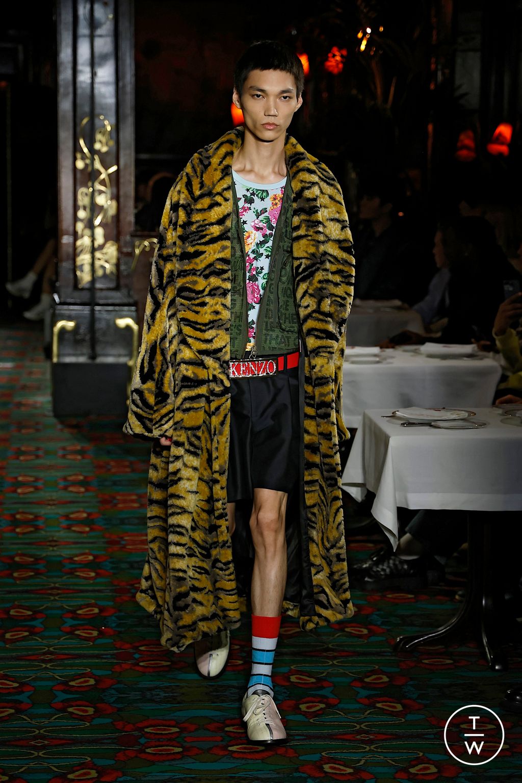 Fashion Week Paris Spring/Summer 2026 look 48 from the Kenzo collection menswear