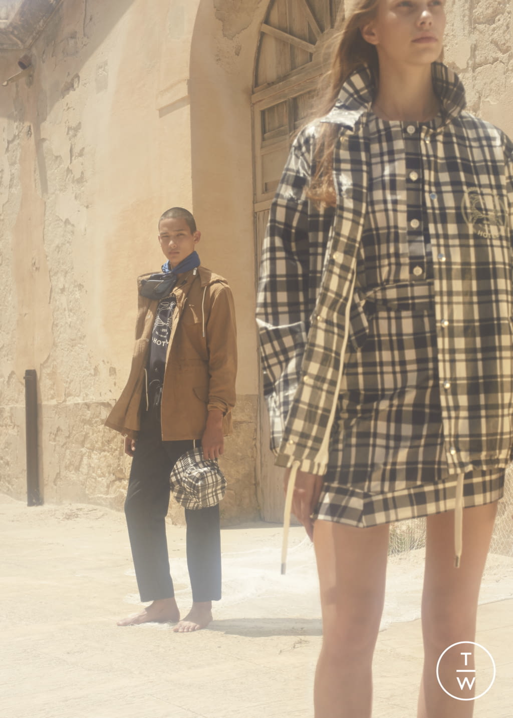 Fashion Week Paris Spring/Summer 2019 look 6 de la collection Maison Kitsuné womenswear