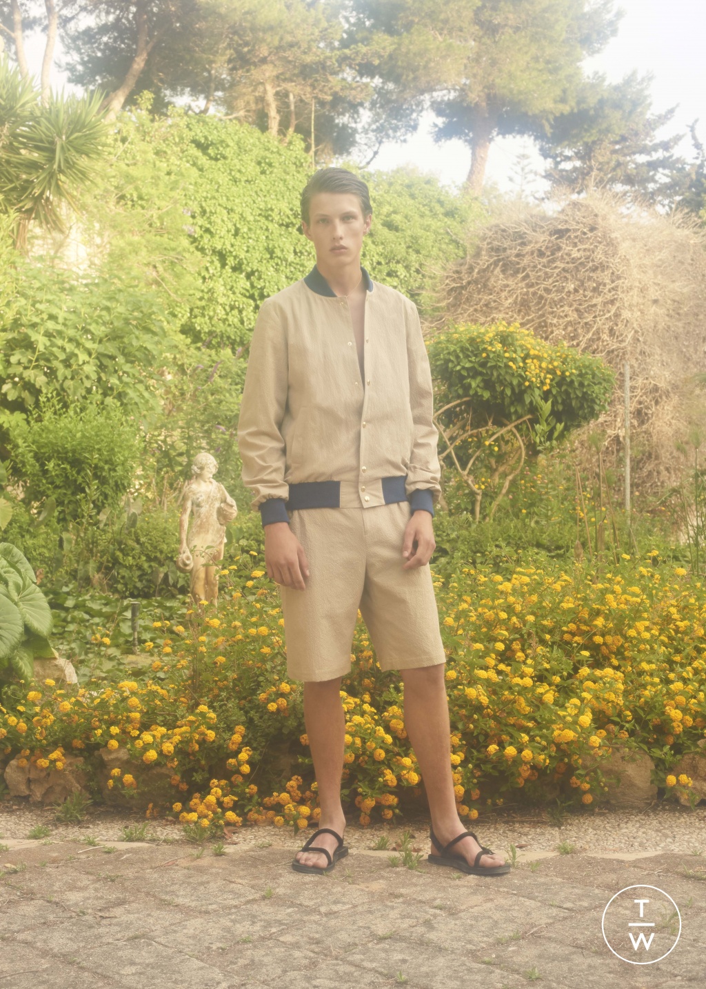 Fashion Week Paris Spring/Summer 2019 look 13 from the Maison Kitsuné collection menswear