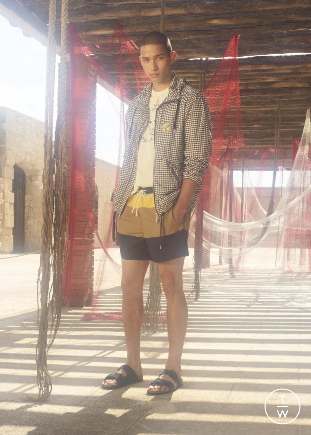 Fashion Week Paris Spring/Summer 2019 look 17 from the Maison Kitsuné collection menswear