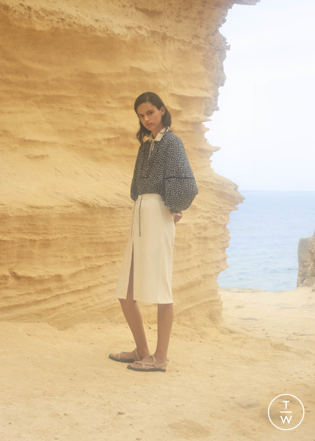 Fashion Week Paris Spring/Summer 2019 look 20 from the Maison Kitsuné collection 女装