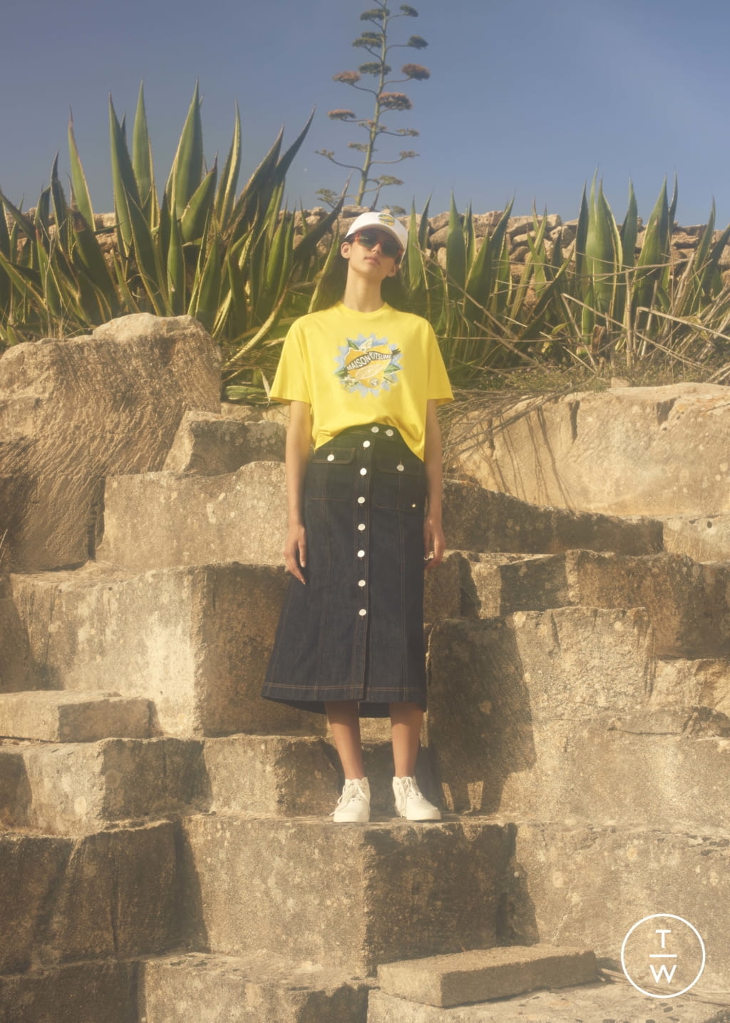 Fashion Week Paris Spring/Summer 2019 look 29 from the Maison Kitsuné collection 女装