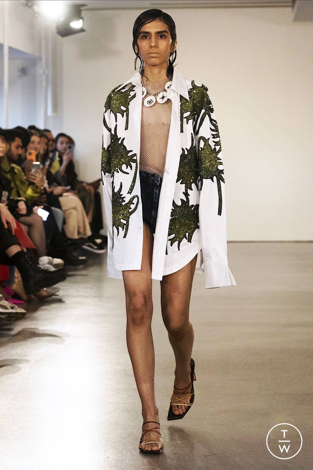 Fashion Week New York Fall/Winter 2023 look 19 de la collection KGL womenswear