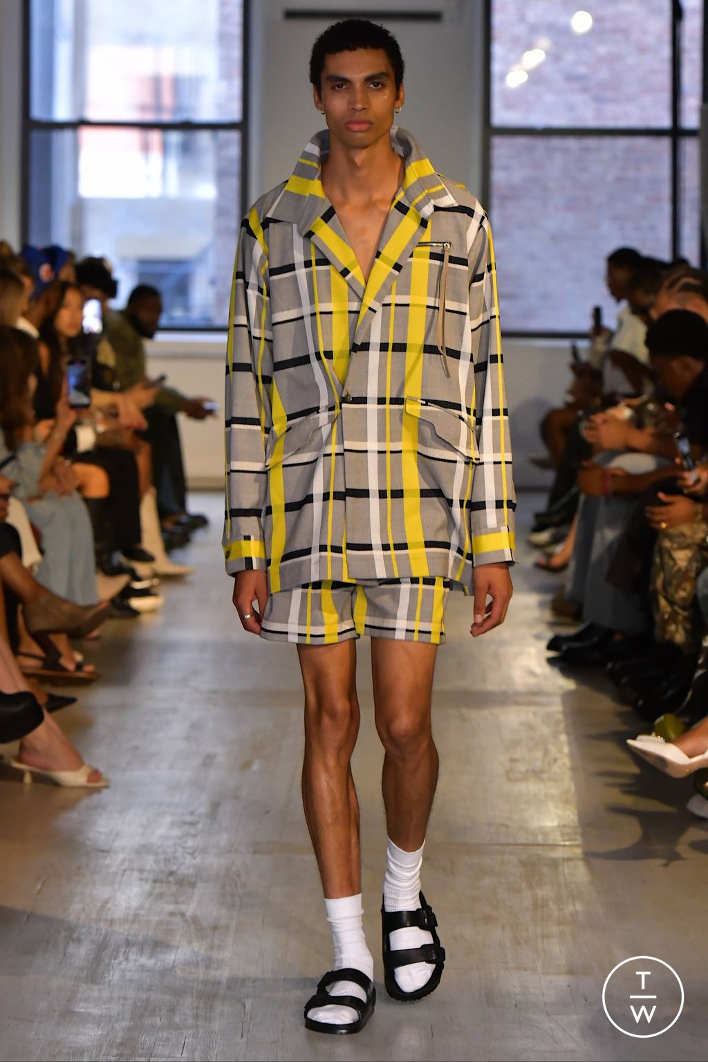 Fashion Week New York Spring/Summer 2024 look 19 from the KGL collection 女装