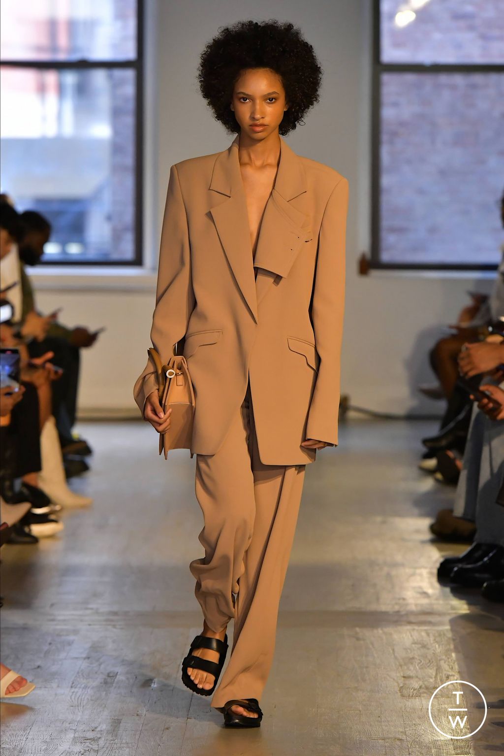Fashion Week New York Spring/Summer 2024 look 26 from the KGL collection 女装