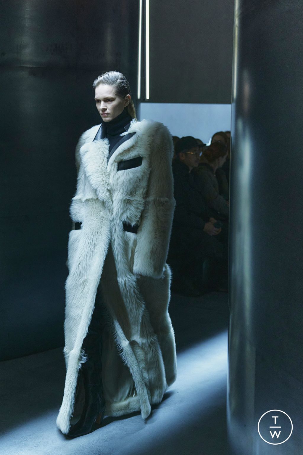 Fashion Week New York Fall/Winter 2023 look 1 de la collection Khaite womenswear