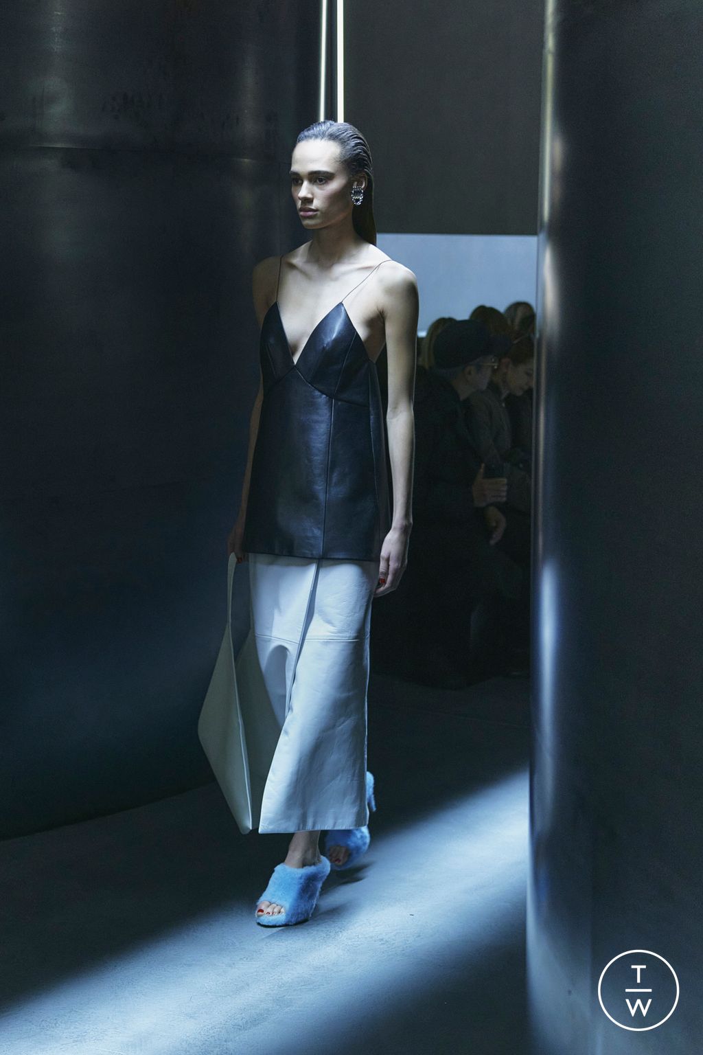 Fashion Week New York Fall/Winter 2023 look 2 de la collection Khaite womenswear