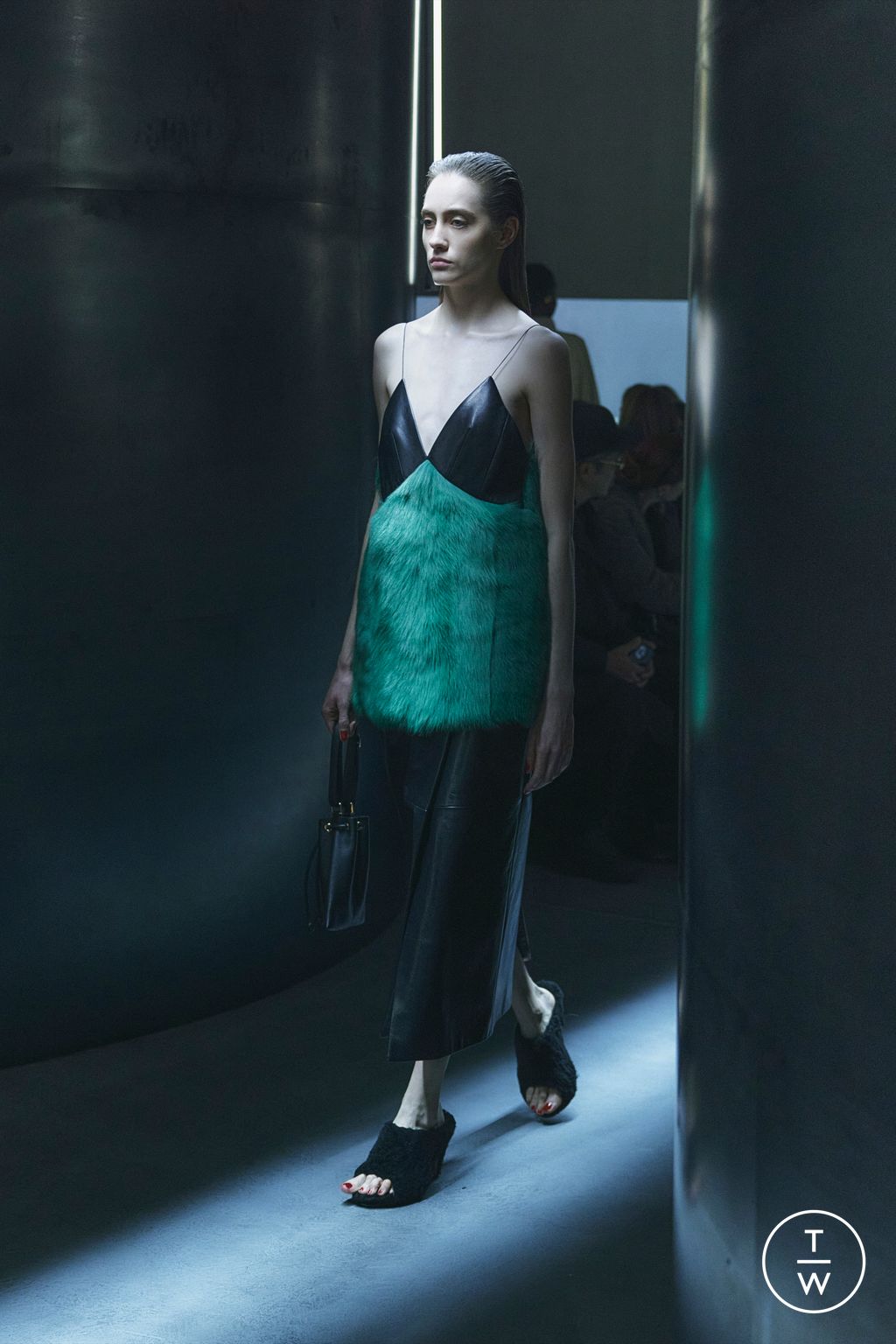 Fashion Week New York Fall/Winter 2023 look 30 de la collection Khaite womenswear
