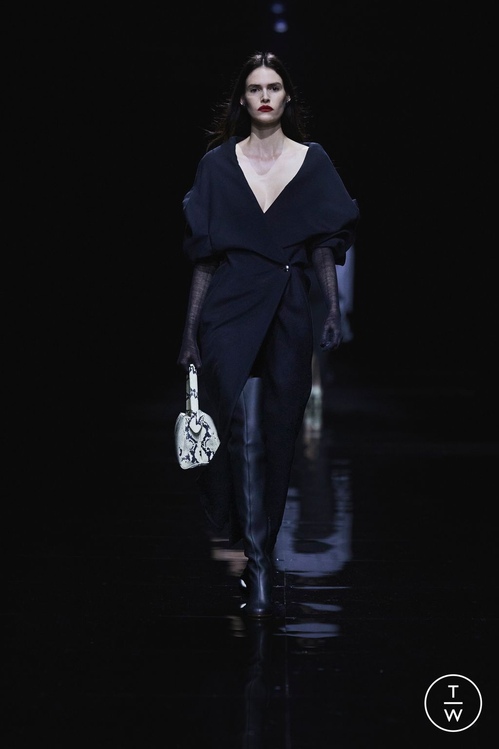 Fashion Week New York Fall/Winter 2024 look 36 from the Khaite collection 女装