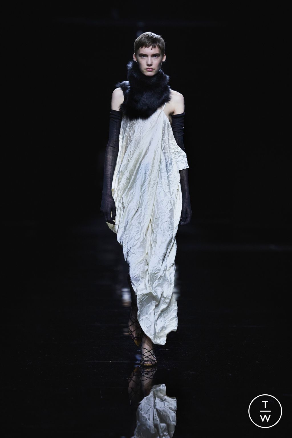 Fashion Week New York Fall/Winter 2024 look 44 de la collection Khaite womenswear