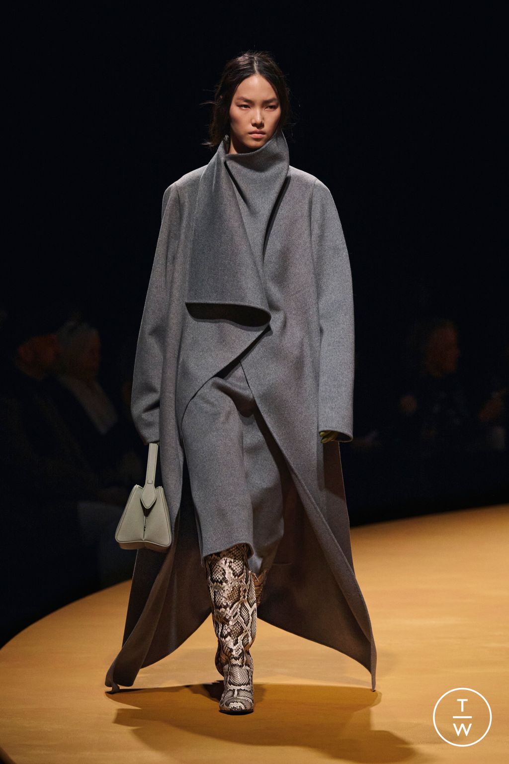 Fashion Week New York Fall/Winter 2025 look 13 from the Khaite collection 女装