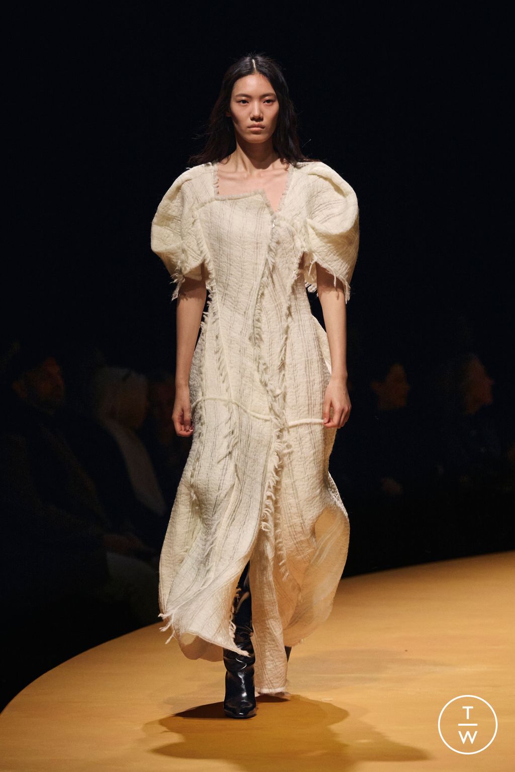 Fashion Week New York Fall/Winter 2025 look 49 from the Khaite collection 女装