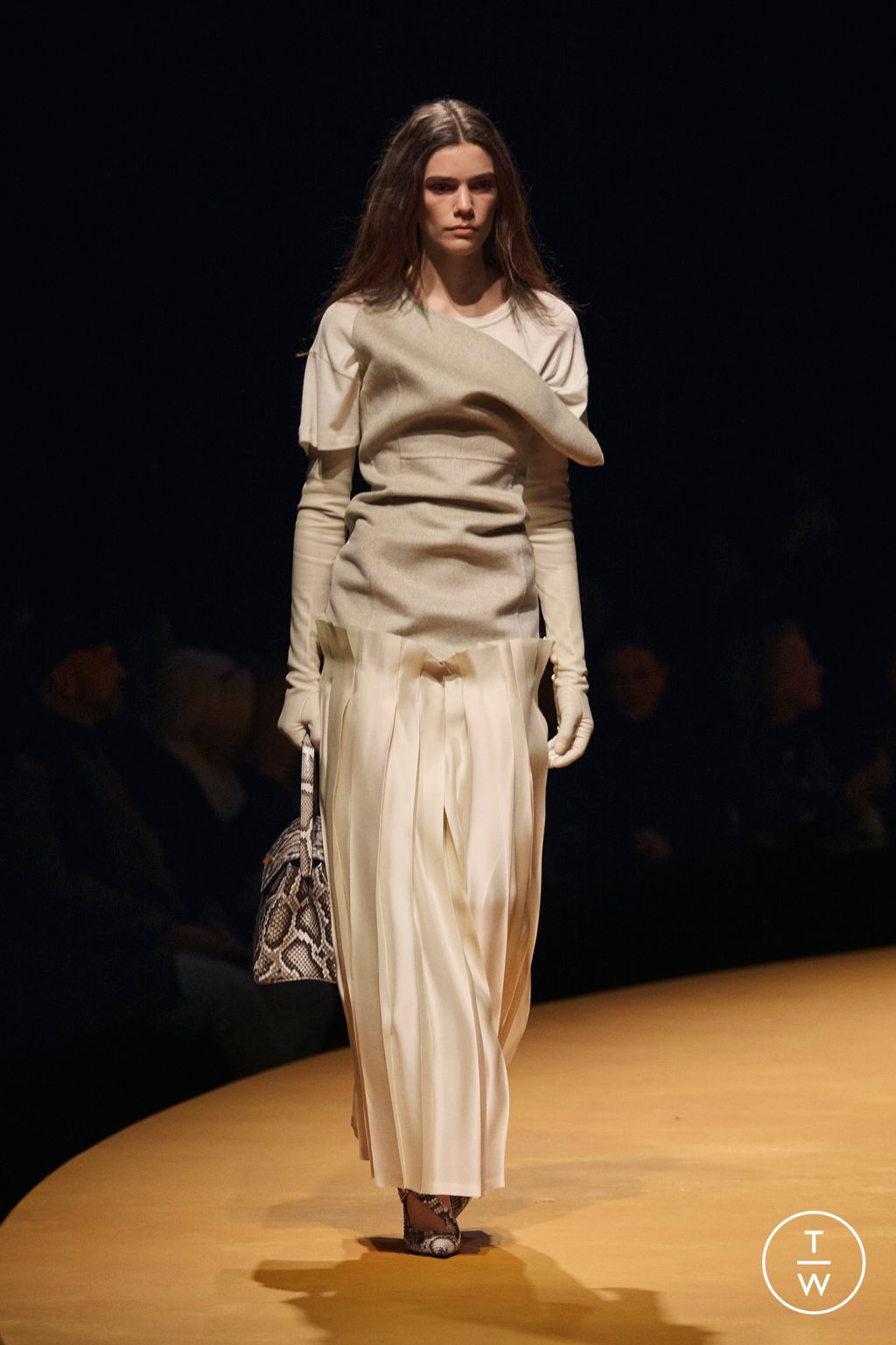 Fashion Week New York Fall/Winter 2025 look 50 from the Khaite collection 女装