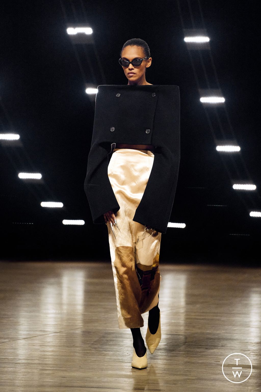 Fashion Week New York Fall/Winter 2026 look 17 de la collection Khaite womenswear