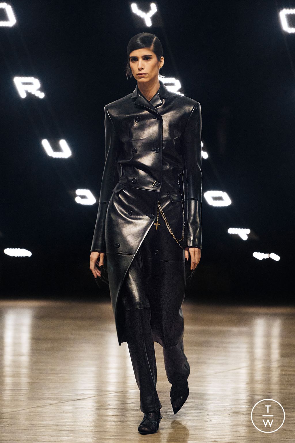 Fashion Week New York Fall/Winter 2026 look 2 de la collection Khaite womenswear