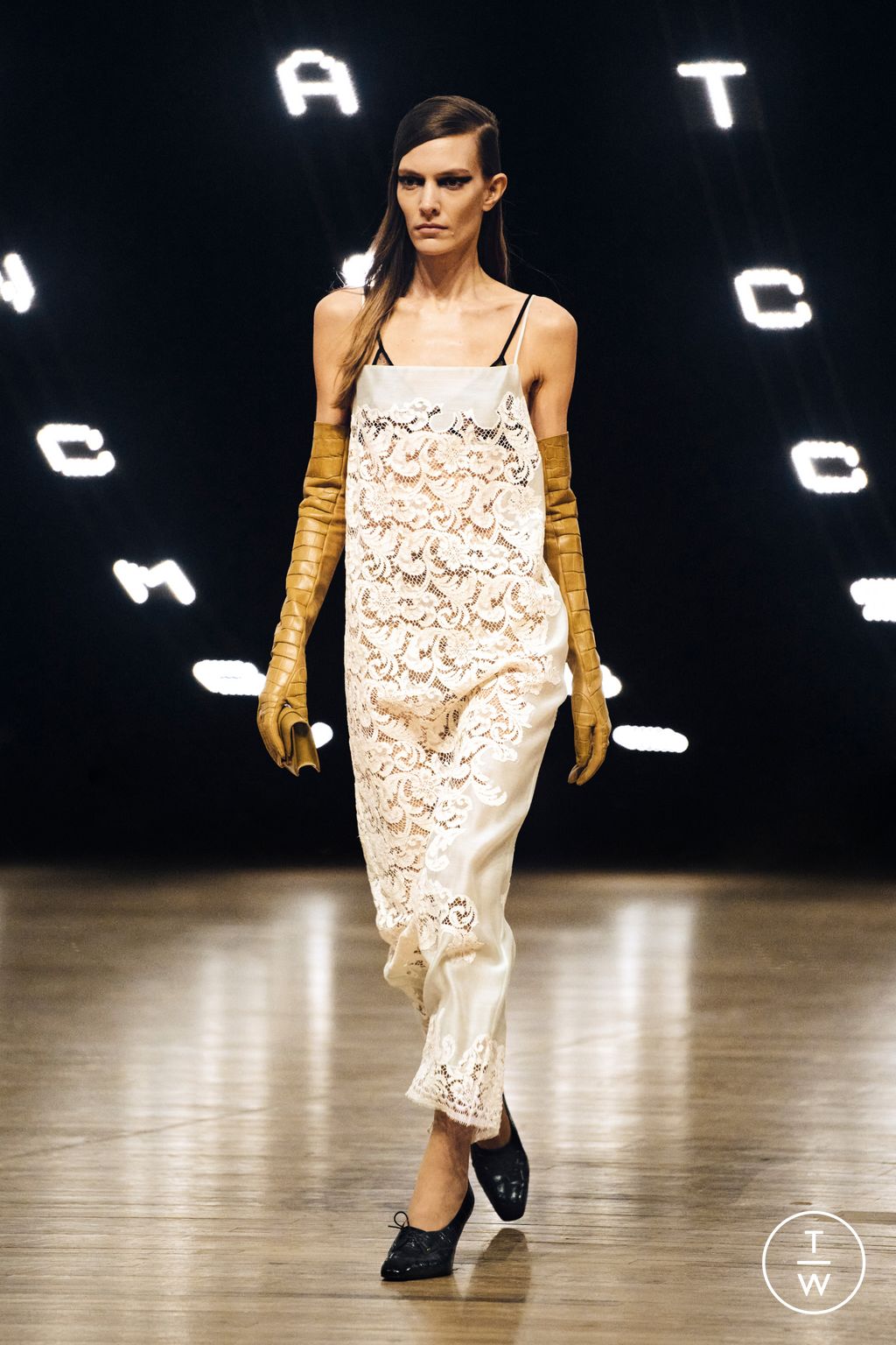 Fashion Week New York Fall/Winter 2026 look 50 de la collection Khaite womenswear