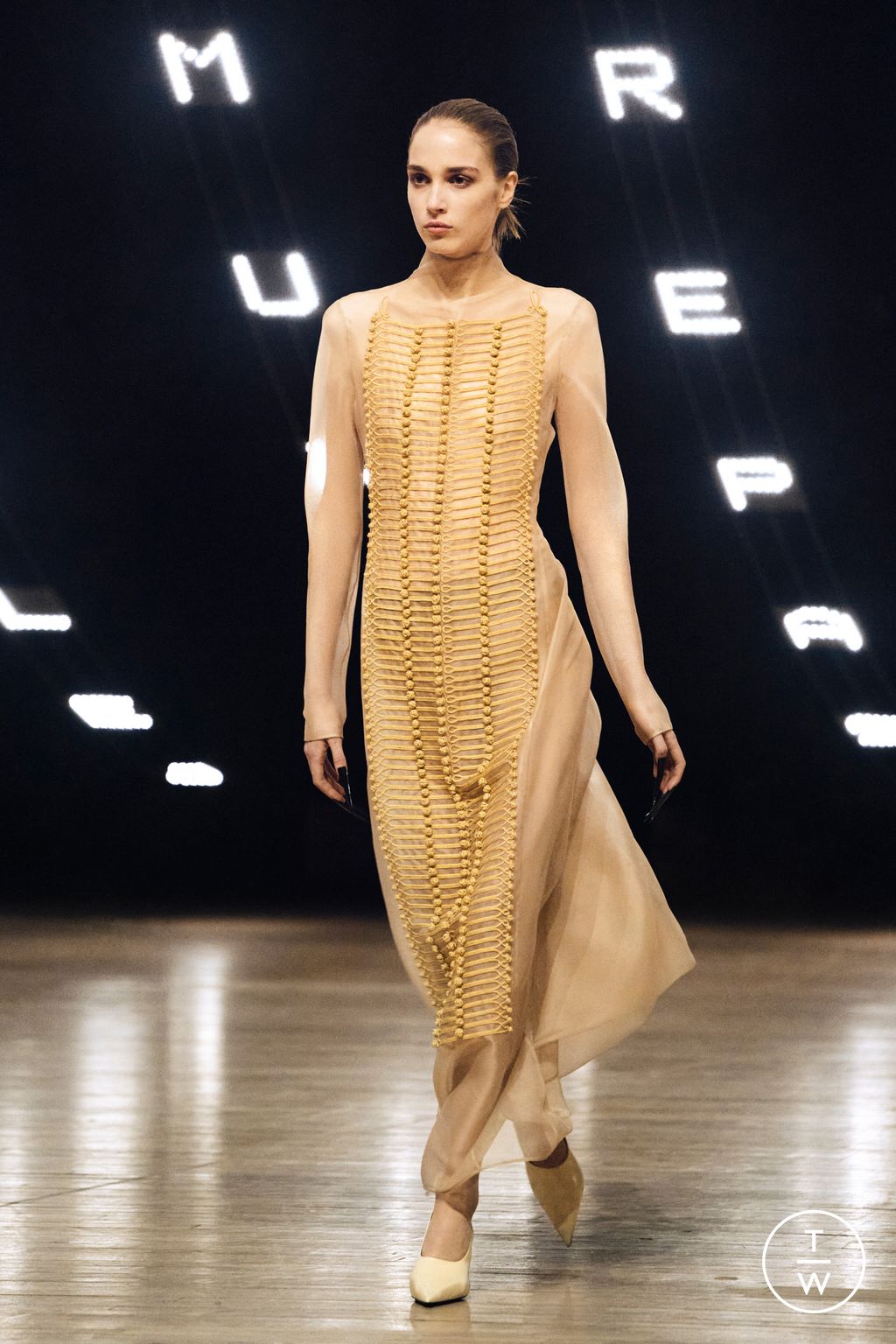 Fashion Week New York Fall/Winter 2026 look 6 de la collection Khaite womenswear