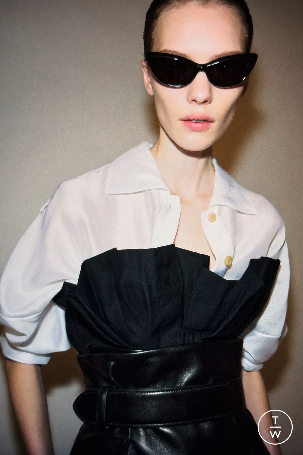 Fashion Week New York Pre-Fall 2026 look 14 from the Khaite collection 女装