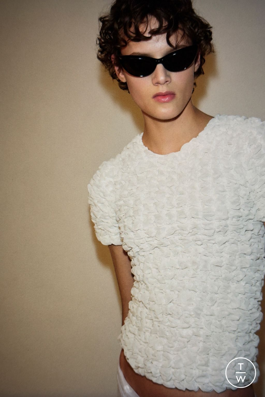 Fashion Week New York Pre-Fall 2026 look 32 from the Khaite collection 女装