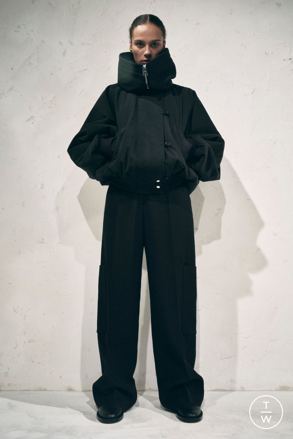 Fashion Week New York Pre-Fall 2024 look 17 from the Khaite collection womenswear