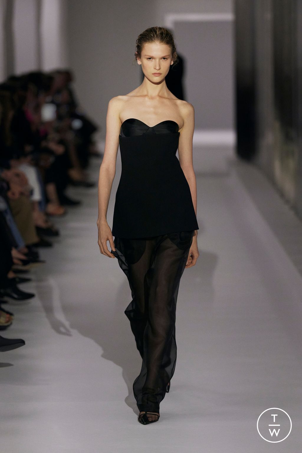 Fashion Week New York Spring/Summer 2025 look 9 from the Khaite collection womenswear