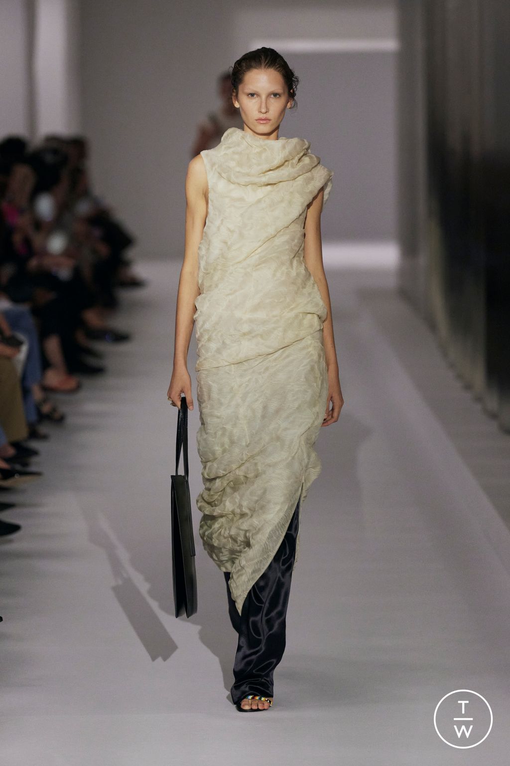 Fashion Week New York Spring/Summer 2025 look 19 from the Khaite collection womenswear