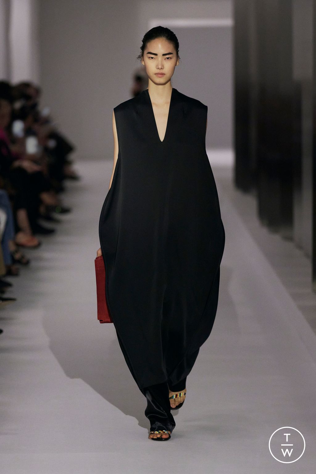 Fashion Week New York Spring-Summer 2025 look 33 from the Khaite collection womenswear