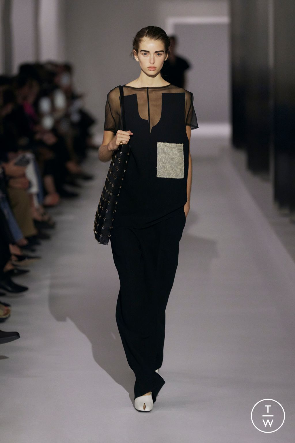 Fashion Week New York Spring/Summer 2025 look 36 de la collection Khaite womenswear