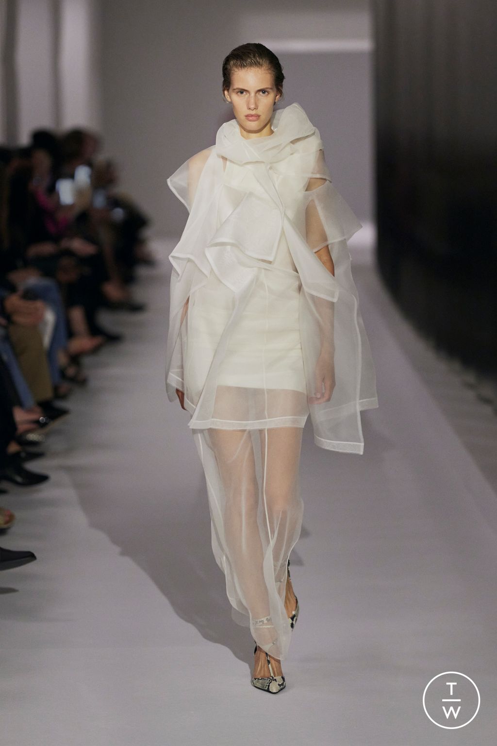 Fashion Week New York Spring-Summer 2025 look 44 from the Khaite collection 女装