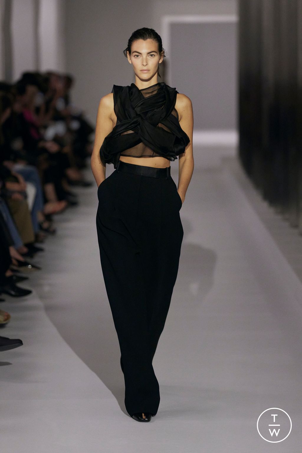 Fashion Week New York Spring/Summer 2025 look 46 de la collection Khaite womenswear