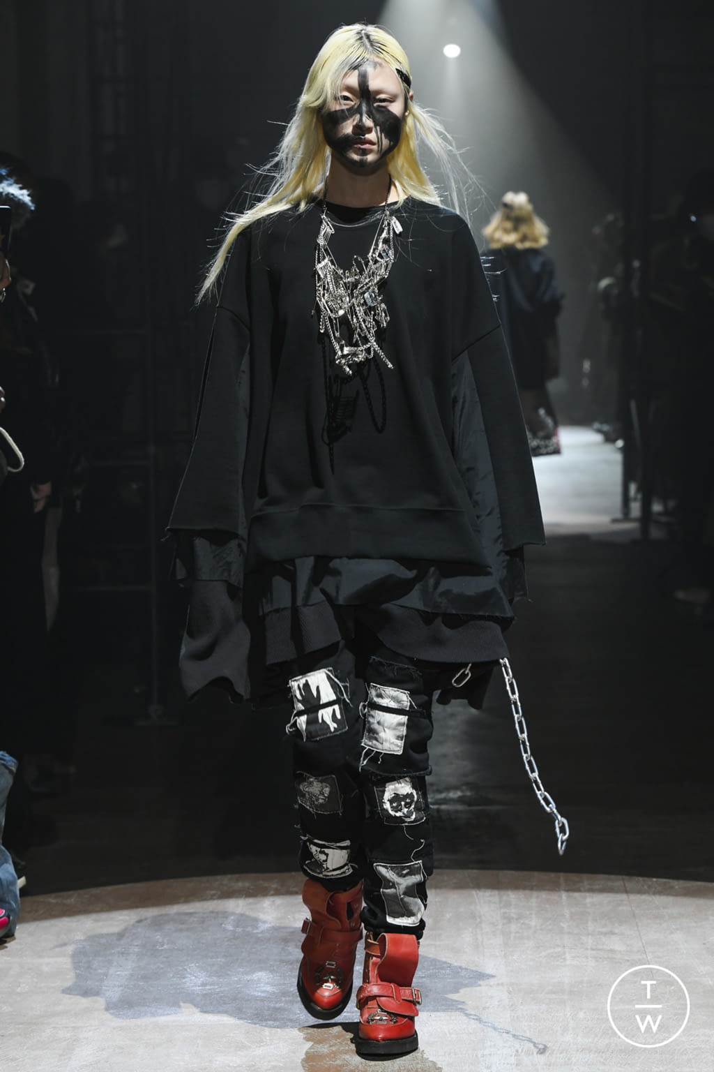 Fashion Week Paris Fall/Winter 2021 look 10 from the KIDILL collection 男装