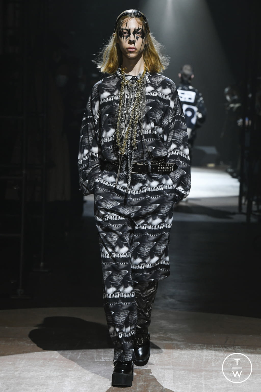 Fashion Week Paris Fall/Winter 2021 look 25 from the KIDILL collection 男装