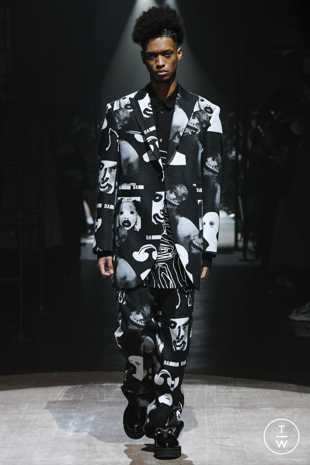Fashion Week Paris Fall/Winter 2021 look 34 from the KIDILL collection 男装