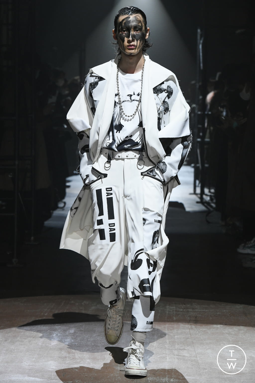 Fashion Week Paris Fall/Winter 2021 look 36 from the KIDILL collection 男装