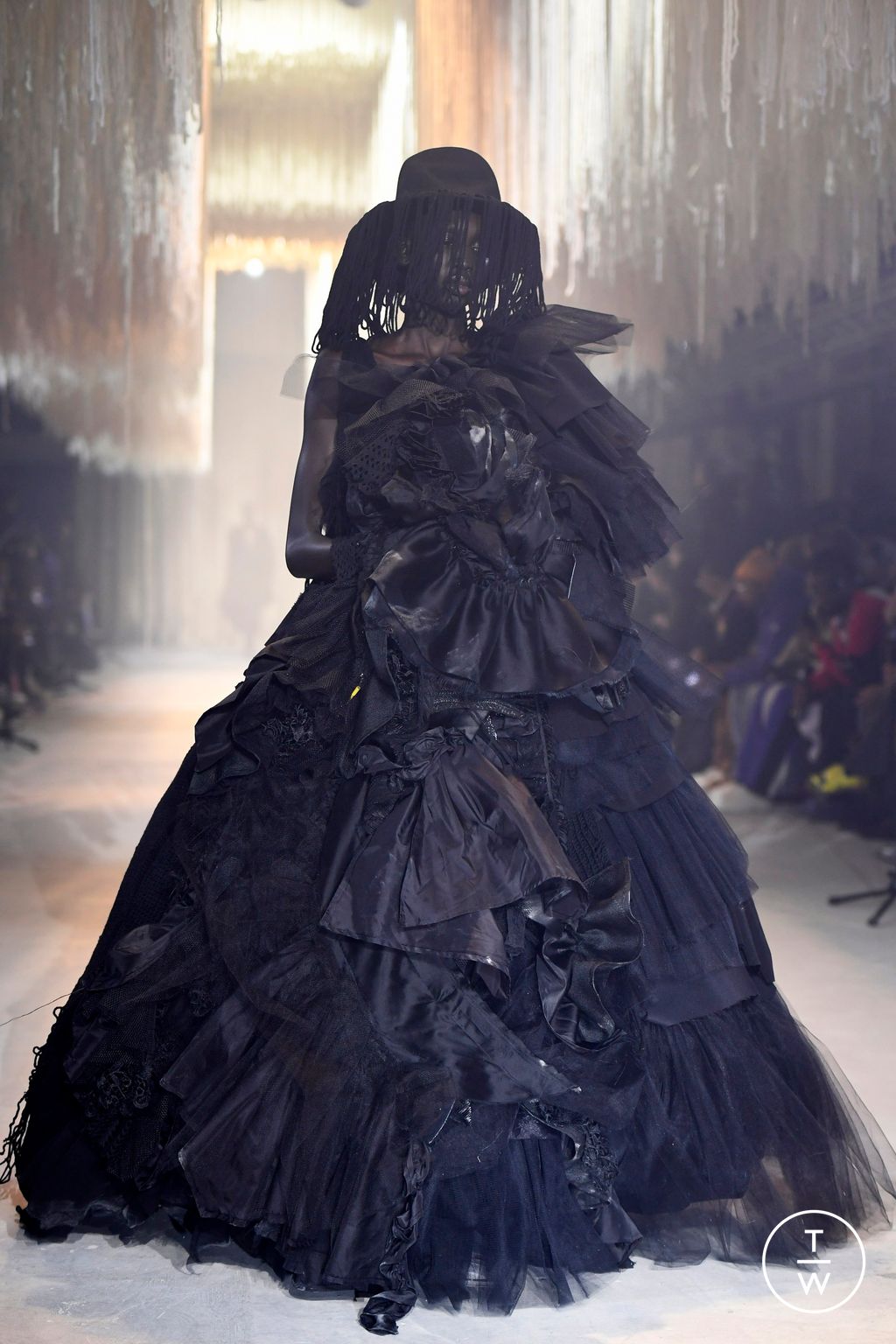 Fashion Week Paris Fall/Winter 2024 look 1 de la collection Kidsuper menswear