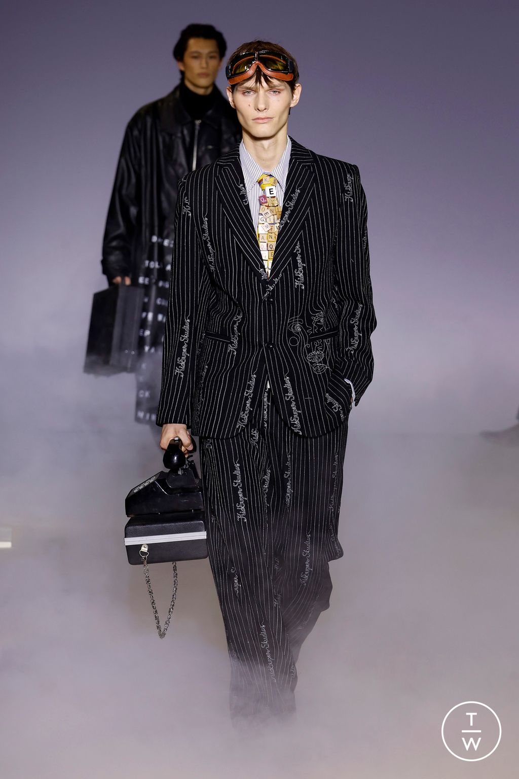 Fashion Week Paris Fall/Winter 2025 look 16 de la collection Kidsuper menswear