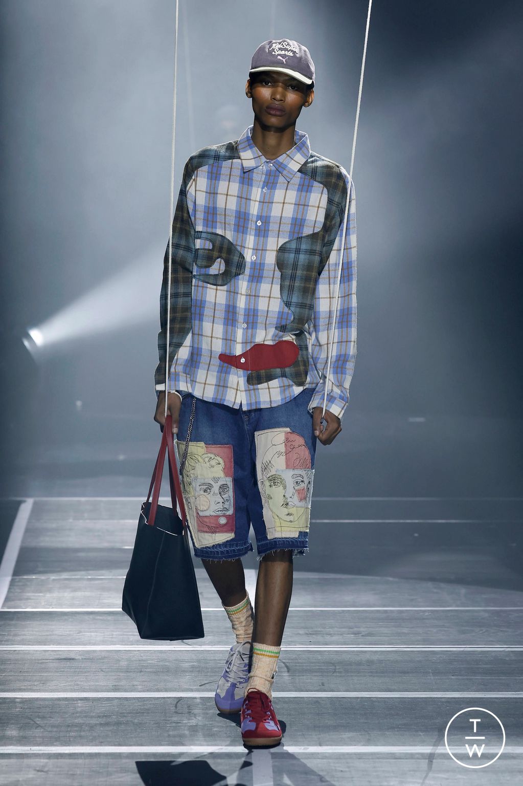 Fashion Week Paris Spring-Summer 2025 look 15 from the Kidsuper collection 男装