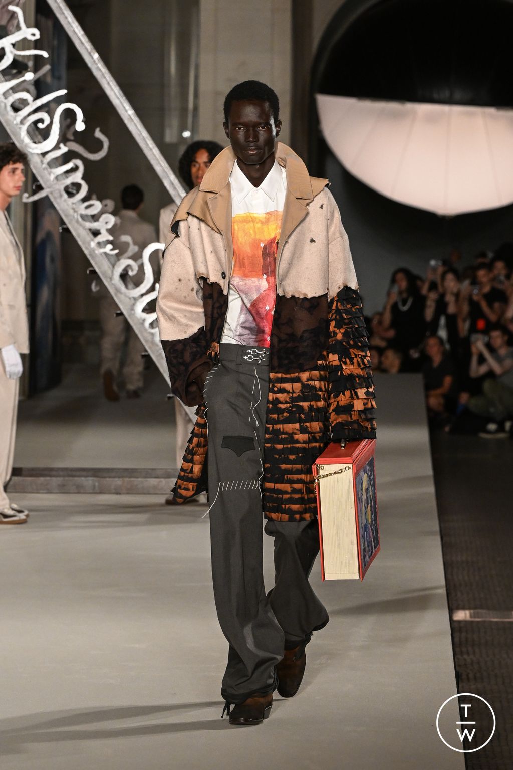 Fashion Week Paris Spring/Summer 2026 look 21 de la collection Kidsuper menswear