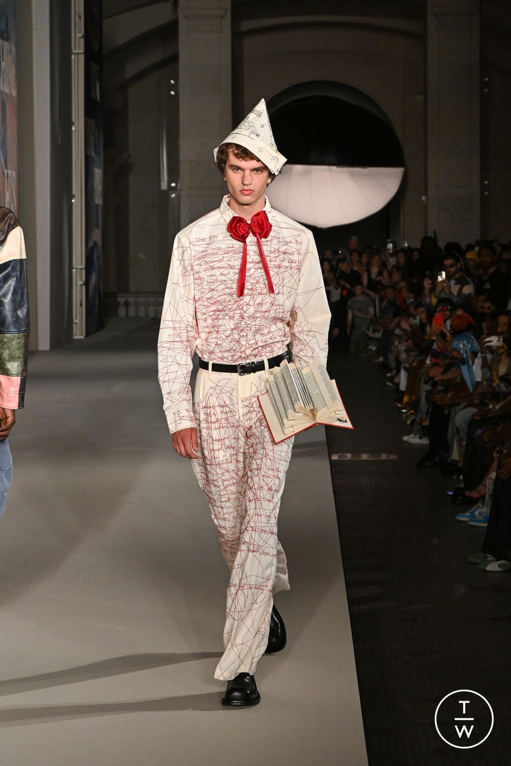 Fashion Week Paris Spring/Summer 2026 look 6 de la collection Kidsuper menswear