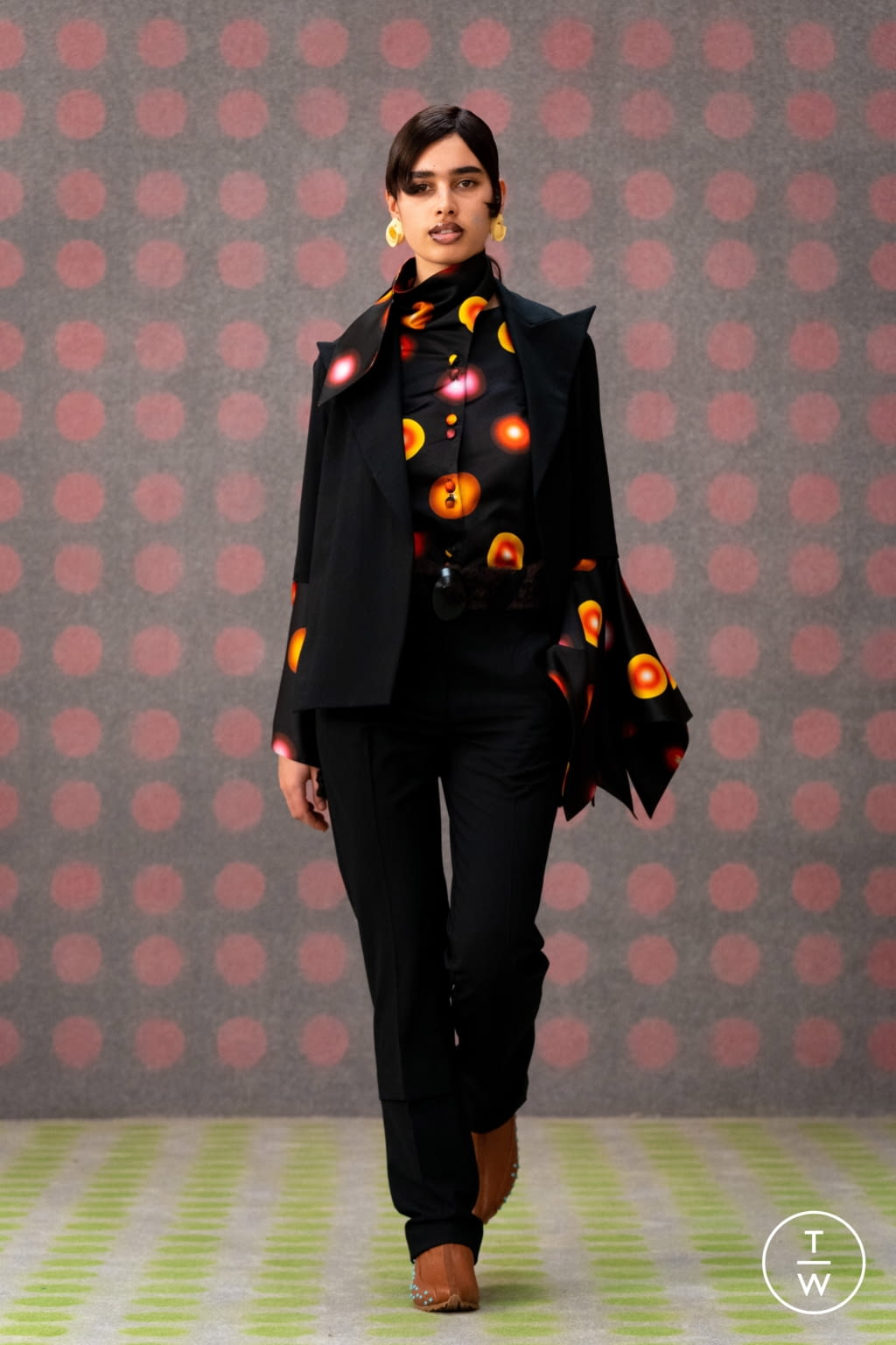 Fashion Week London Fall/Winter 2021 look 11 from the Kiko Kostadinov collection womenswear
