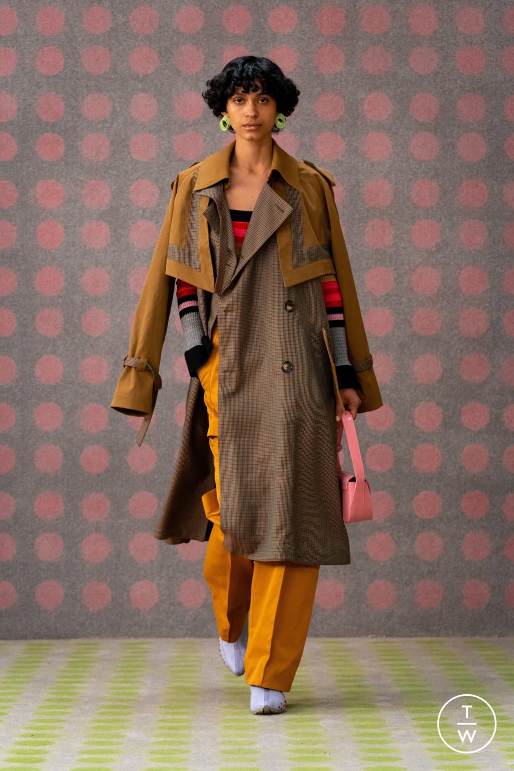 Fashion Week London Fall/Winter 2021 look 28 de la collection Kiko Kostadinov womenswear