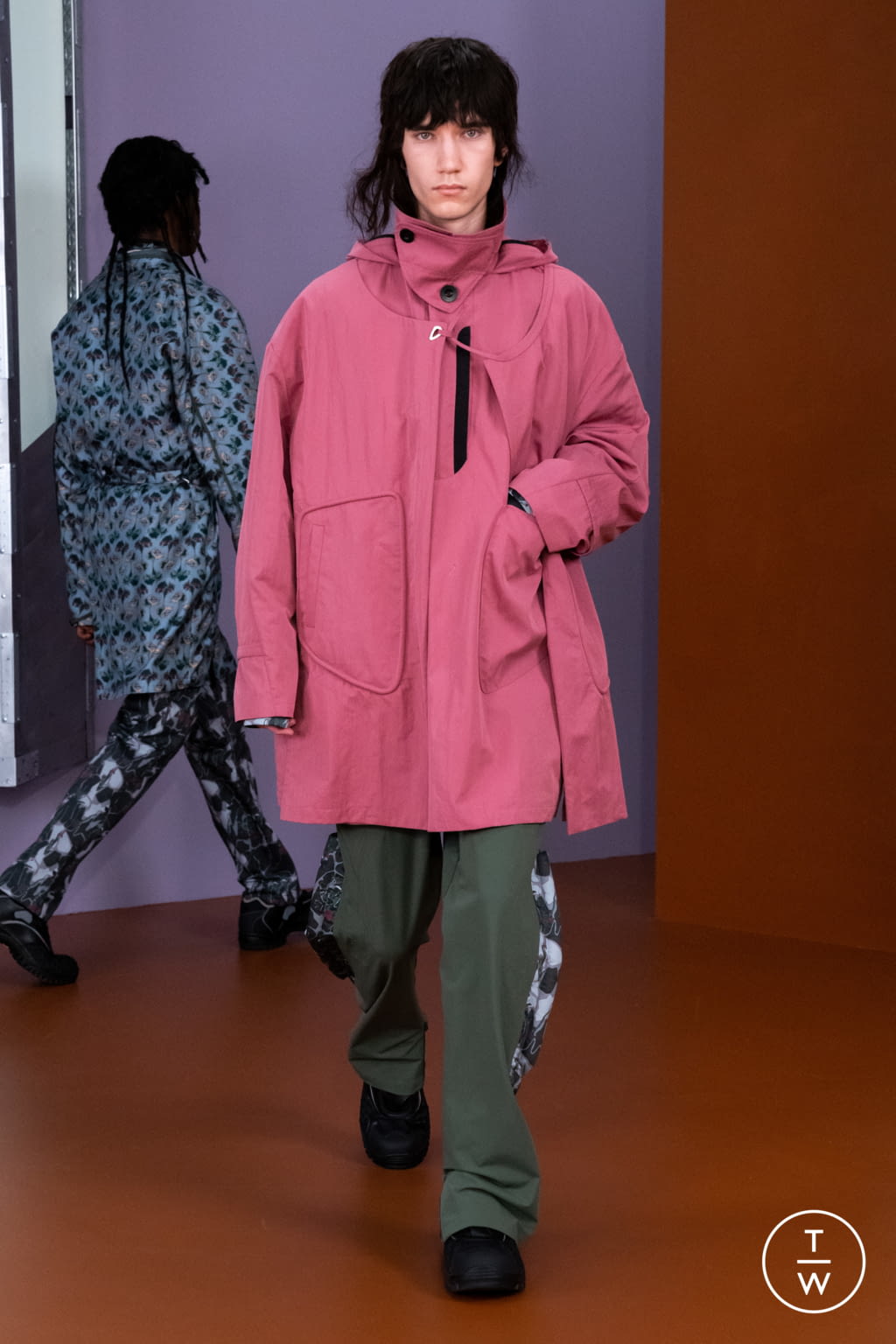 Fashion Week London Fall/Winter 2021 look 10 from the Kiko Kostadinov collection menswear