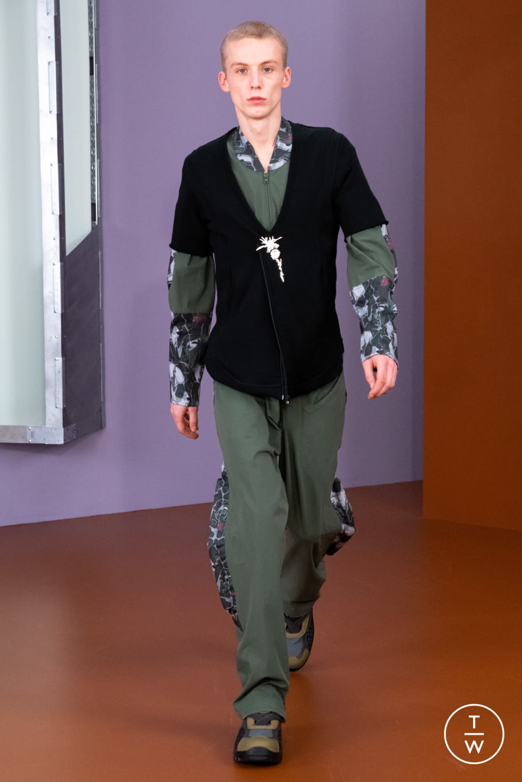 Fashion Week London Fall/Winter 2021 look 11 from the Kiko Kostadinov collection menswear