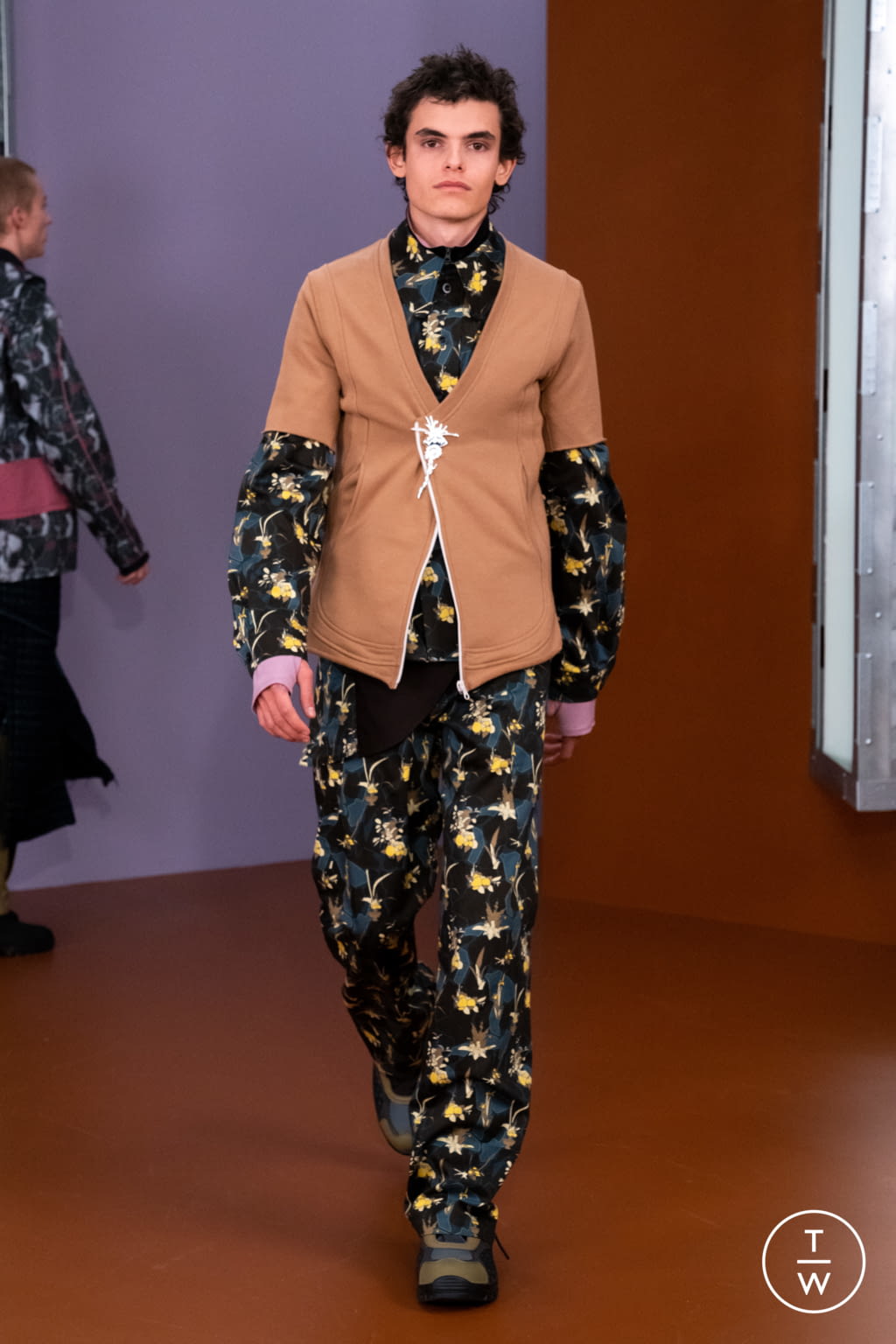 Fashion Week London Fall/Winter 2021 look 12 de la collection Kiko Kostadinov menswear