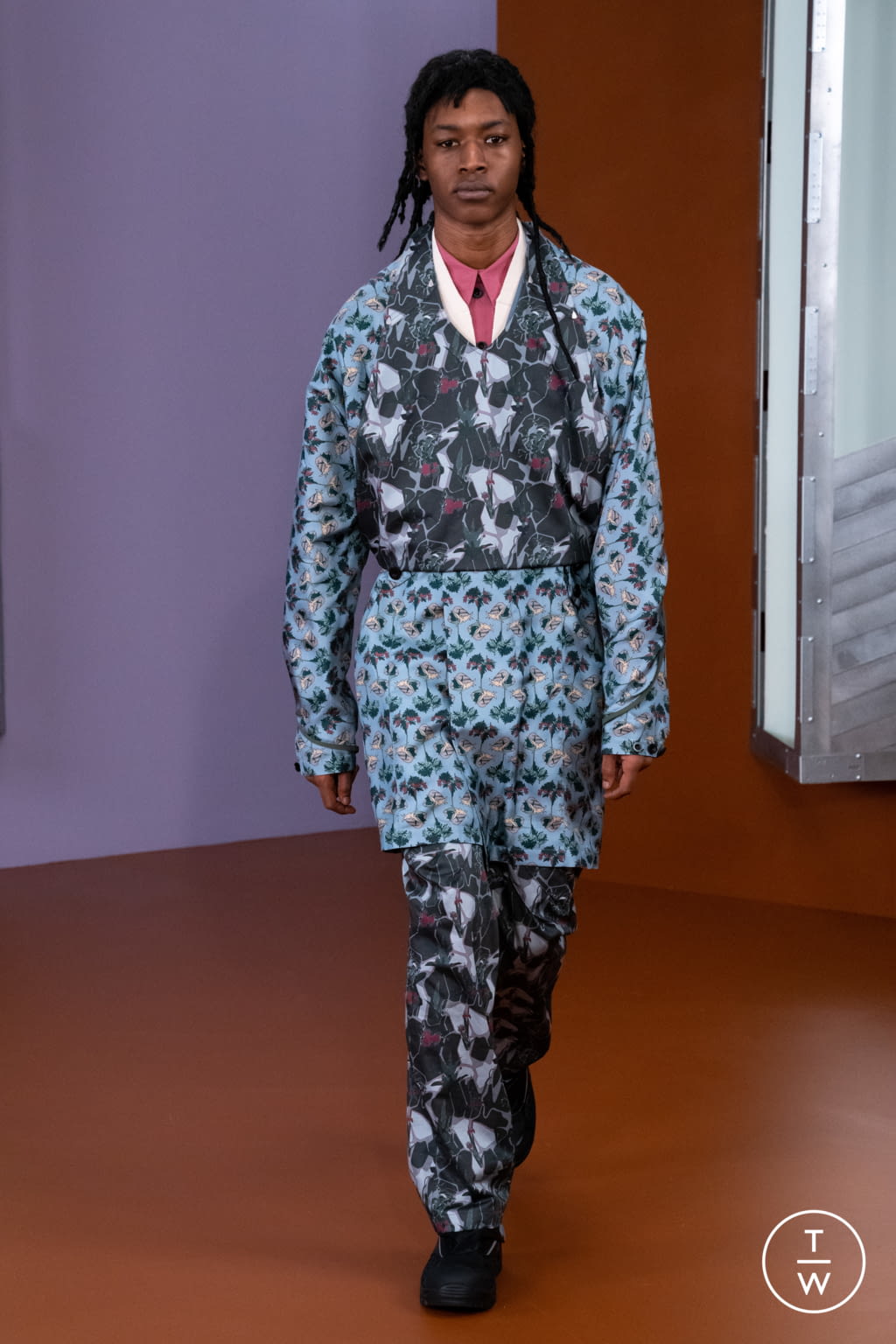 Fashion Week London Fall/Winter 2021 look 17 de la collection Kiko Kostadinov menswear