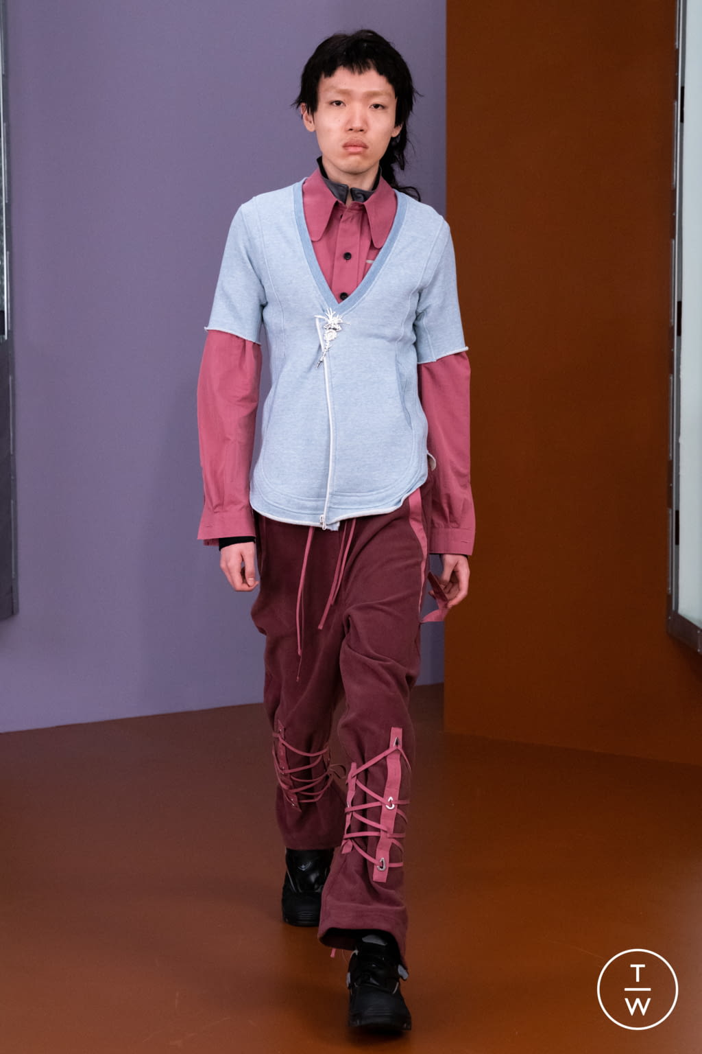 Fashion Week London Fall/Winter 2021 look 4 from the Kiko Kostadinov collection menswear