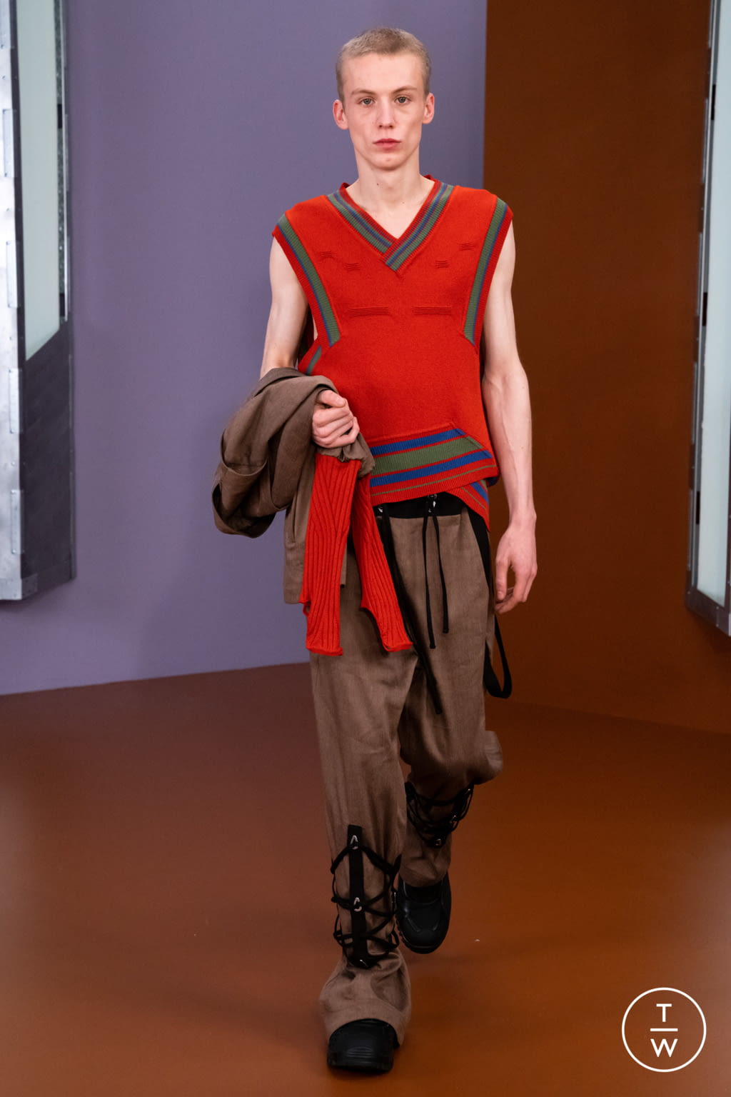 Fashion Week London Fall/Winter 2021 look 3 from the Kiko Kostadinov collection menswear