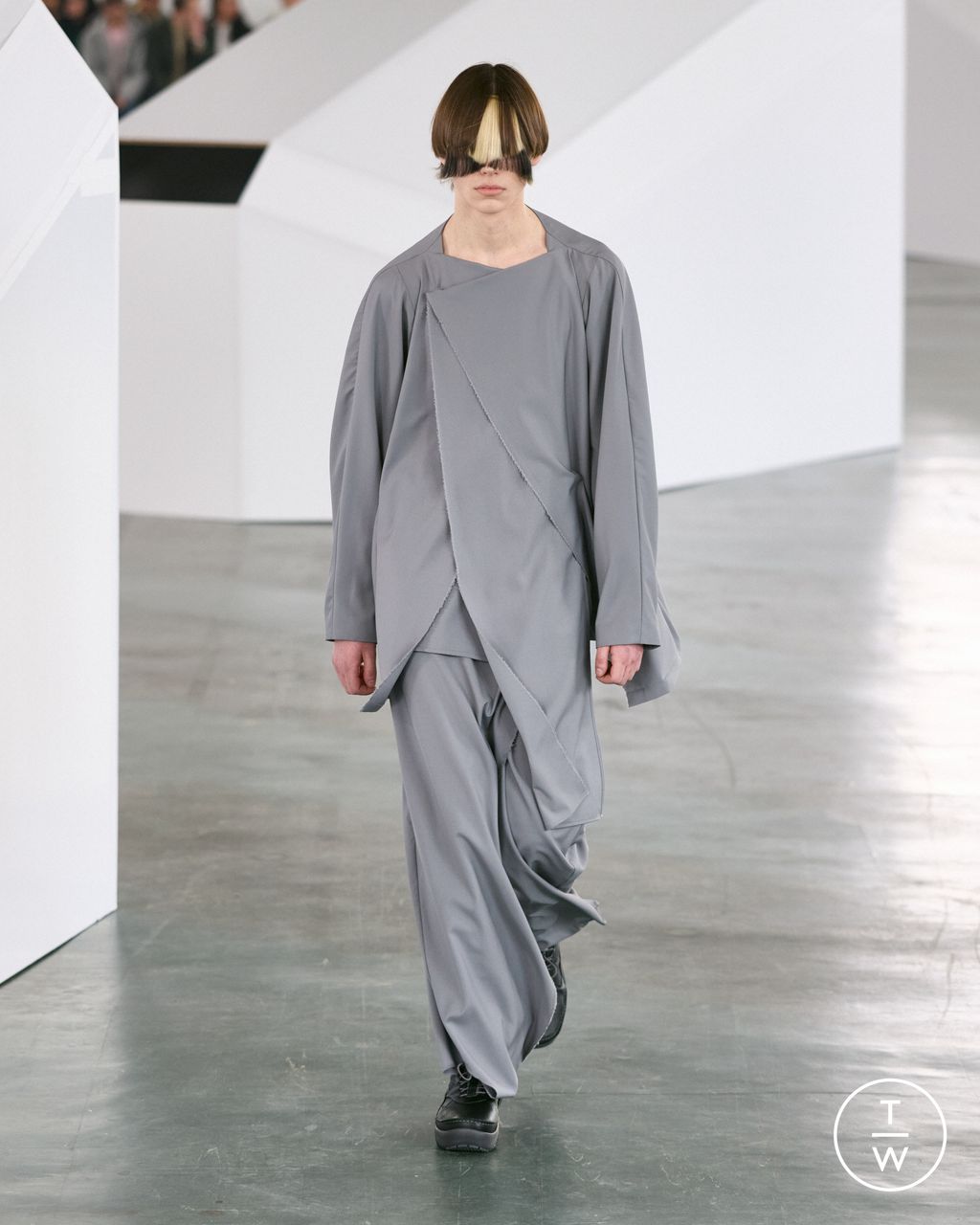 Fashion Week Paris Fall/Winter 2026 look 3 from the Kiko Kostadinov collection menswear