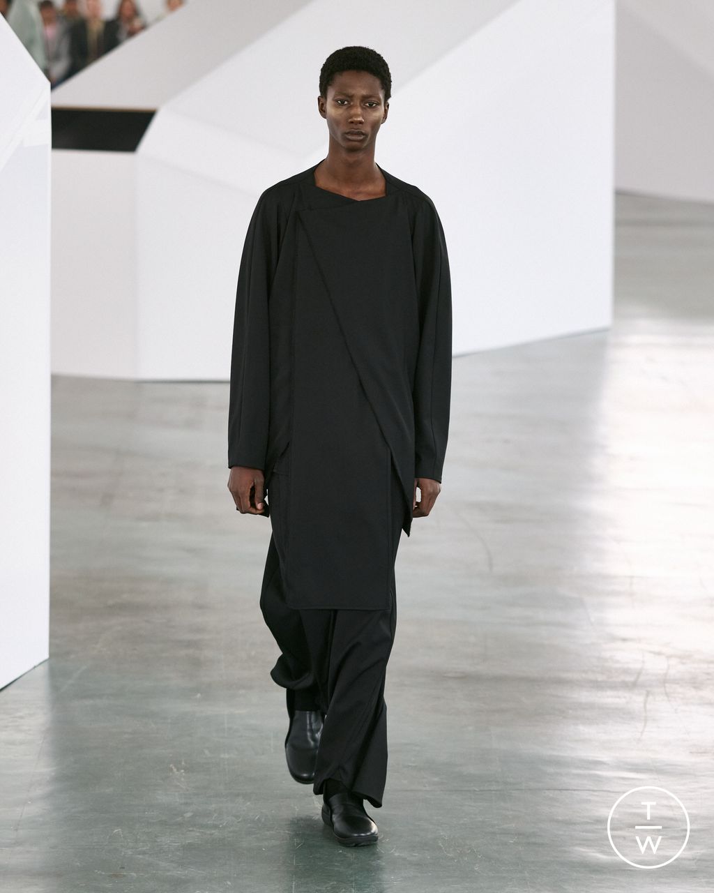 Fashion Week Paris Fall/Winter 2026 look 5 from the Kiko Kostadinov collection menswear